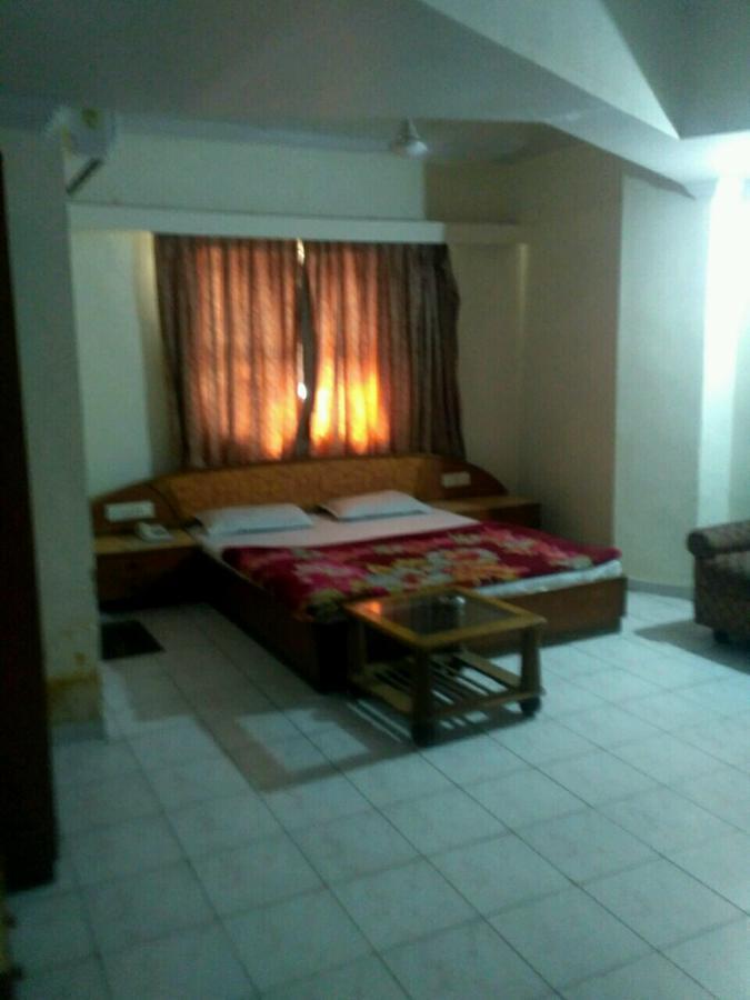 Rajshree Hotel Ахмедабад Екстериор снимка